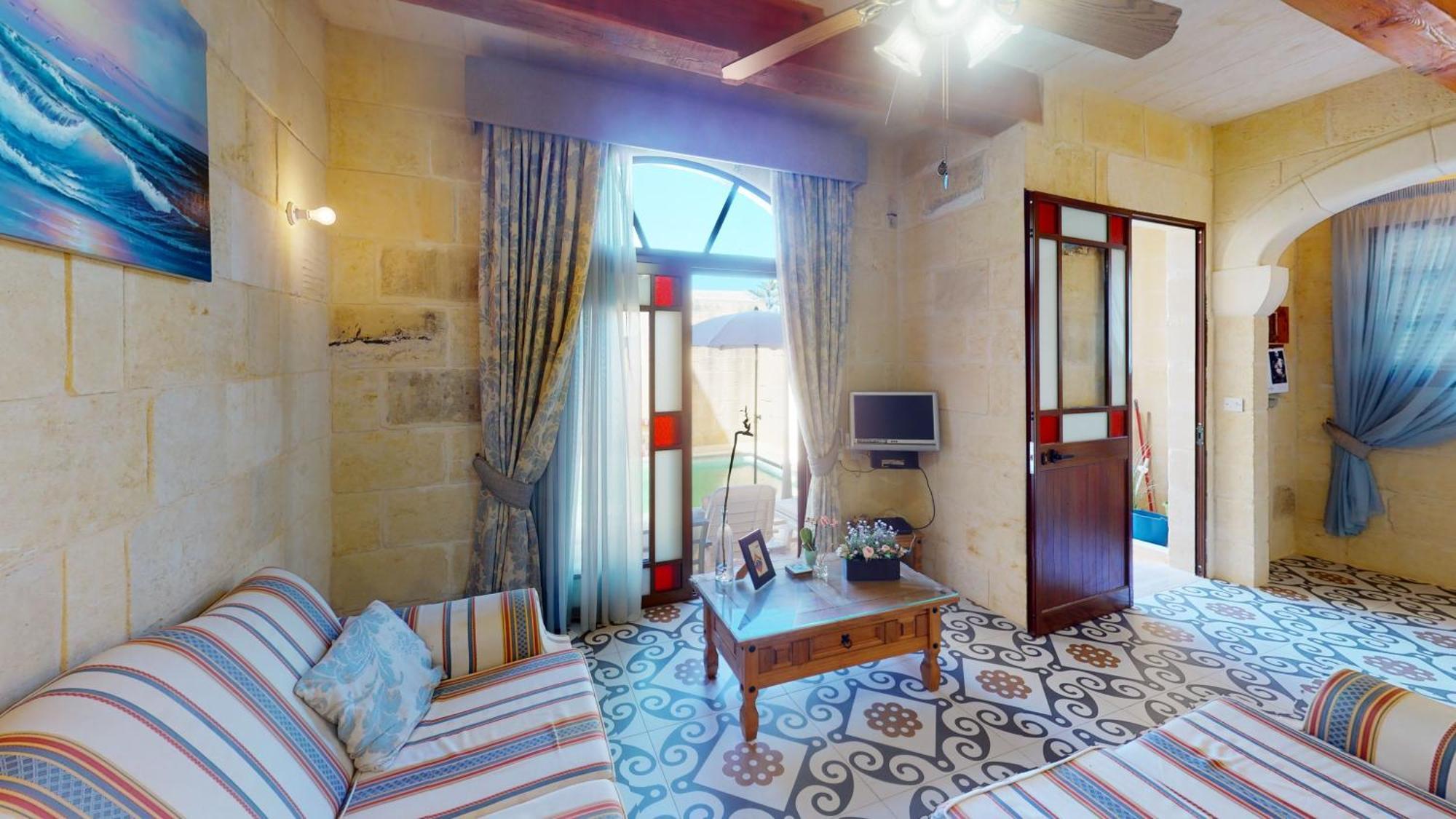 Qala Bed&Breakfast With Swimming Pool - Il-Wenniessa Dış mekan fotoğraf